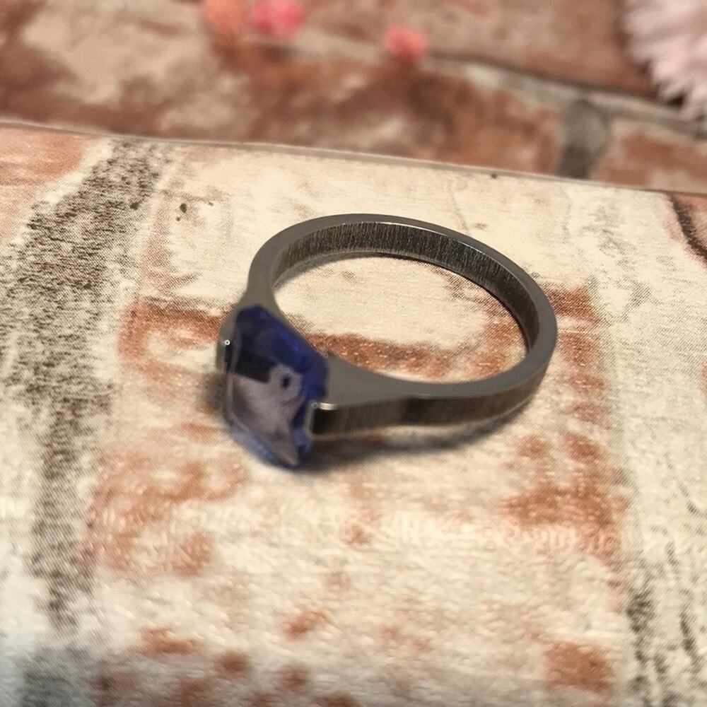 Unique Stainless Steel Elegant Silver and Purple Rock Gemstone Ring Sz 10